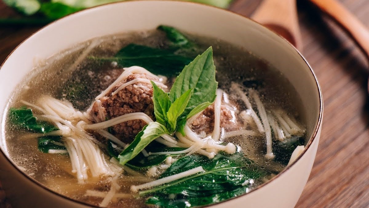 Cách nấu canh bò viên thơm ngon, bổ dưỡng với đa dạng rau củ