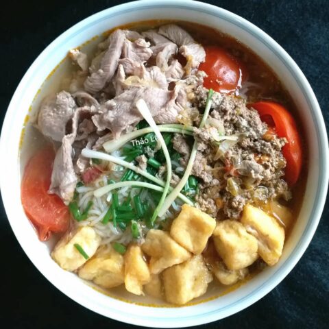 1535219111 892 cuoi tuan chieu dai ca nha bun rieu cua bap bo hap dan hon ngoai hang 28167060 941284826030117 5518047999639158471 n 1535218955 width960height9601