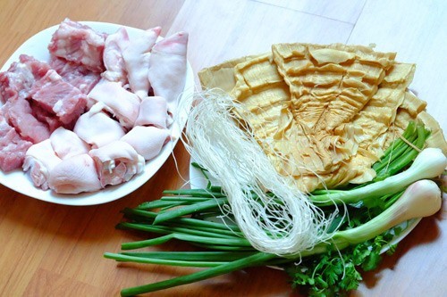 Canh măng móng giò ngày Tết thơm ngon, bổ dưỡng trên mâm cỗ