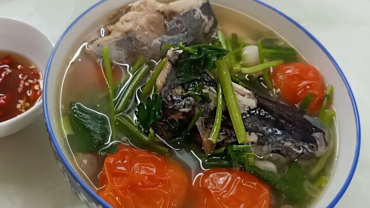 Canh cá thu nấu ngót