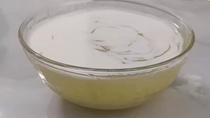Chè bắp dẻo truyền thống và chè bắp dẻo nếp được nấu bằng nồi cơm điện, thơm ngon, hấp dẫn.