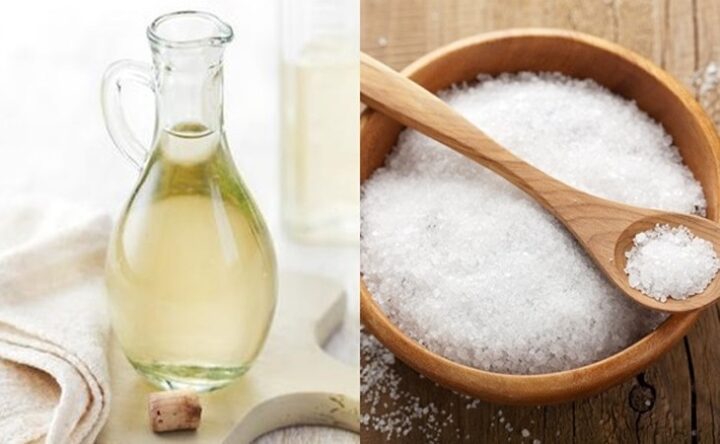 Cá kèo được làm sạch bằng muối và giấm