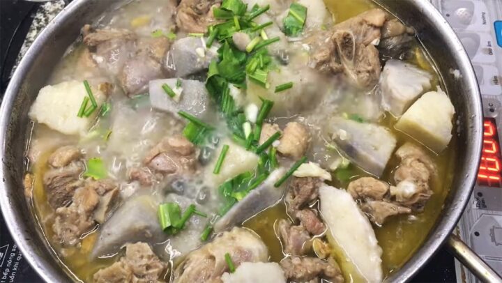 Lẩu vịt khoai môn thơm ngon bổ dưỡng