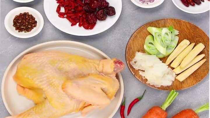 Hình ảnh tổng hợp nguyên liệu tươi ngon để nấu lẩu gà Tứ Xuyên