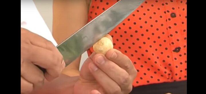 Ghẹ đã sơ chế và tôm tươi cho món lẩu ghẹ chua cay