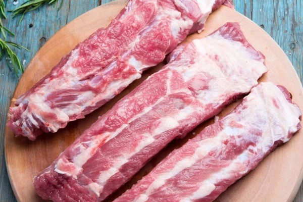Chọn sườn non nhiều thịt để nấu cháo