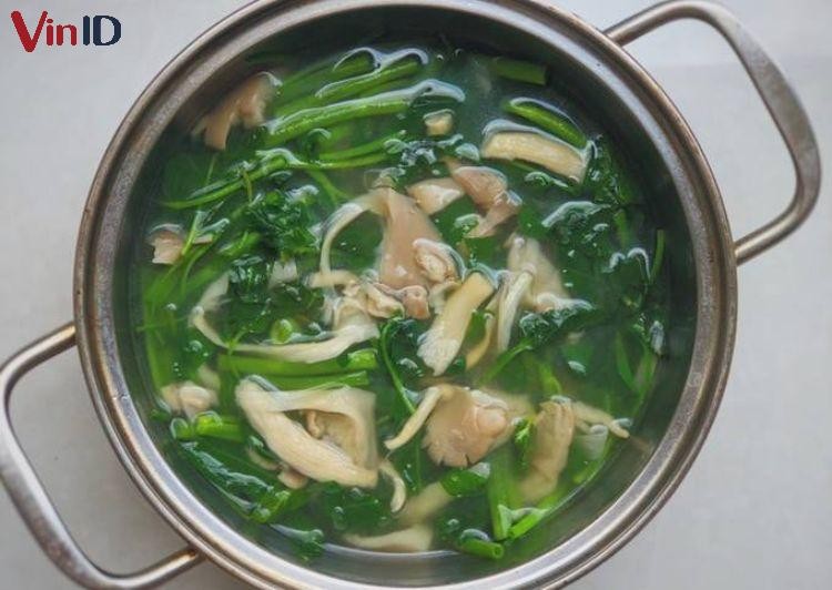 Canh rau muống chay nấu nấm bào ngư thơm ngon, thanh đạm