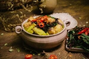 Nguyên liệu tươi ngon làm món cá lăng om chuối đậu thêm đậm đà, cuốn miệng