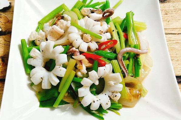 cach lam muc xao can toi tay gion ngon khong bi ra nuoc 7 1689737708 312 width596height397