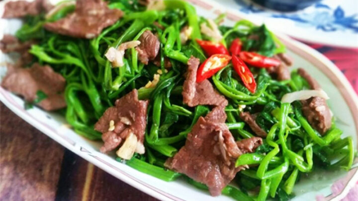 cach lam thit trau xao rau muong thit ngot mem khong bi dai 202108071402447442