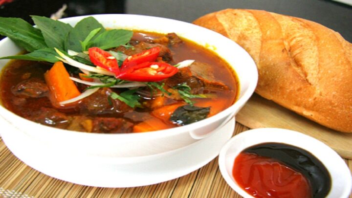 Bát bò kho nghi ngút khói đậm đà hương vị truyền thống