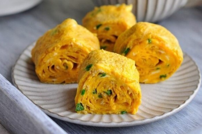 Trứng chiên hành lá vàng ươm, món ăn nhanh gọn và bổ dưỡng cho sinh viên
