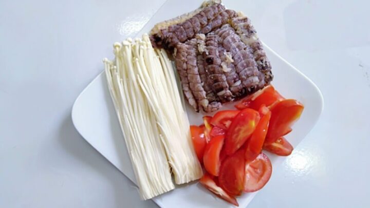Sơ chế nguyên liệu làm canh chua bề bề