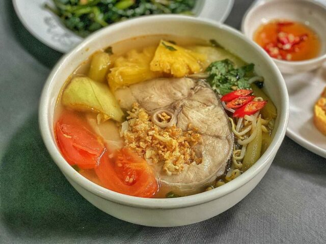 cach nau canh chua ca bop voi dua