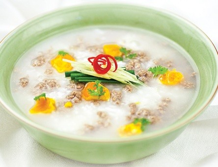 Bát cháo thịt bò rau củ thơm ngon, dinh dưỡng sẵn sàng thưởng thức