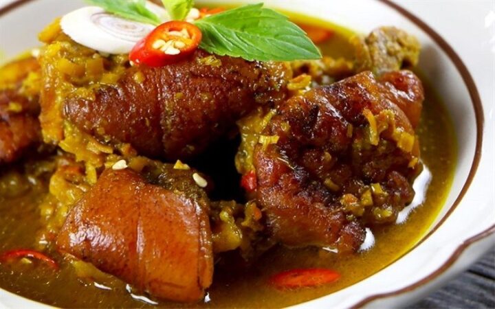 Hình ảnh món thịt lợn nấu rượu mận (giả cầy) thơm ngon chuẩn bị thưởng thức