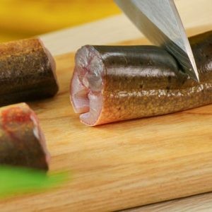Sơ chế lươn tươi, bước quan trọng trong cách nấu lẩu lươn miền Tây