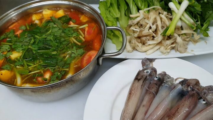 Nguyên Liệu Cần Chuẩn Bị Cho Món Lẩu Mực Ống