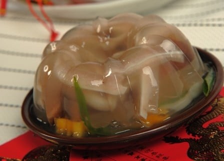 Thịt đông tai lợn giòn ngon, trong veo, hấp dẫn