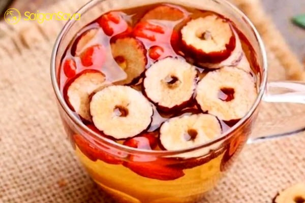 Nhân sâm và táo đỏ tươi chất lượng được lựa chọn kỹ càng