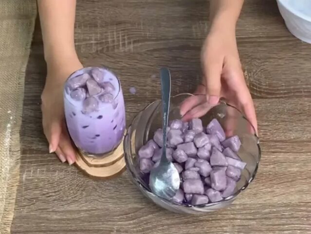 Ly trà sữa khoai môn béo ngậy, màu tím hấp dẫn, gợi ý cách nấu trà sữa tại nhà