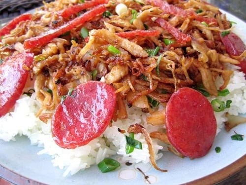 Xôi lạp xưởng thơm ngon và hấp dẫn