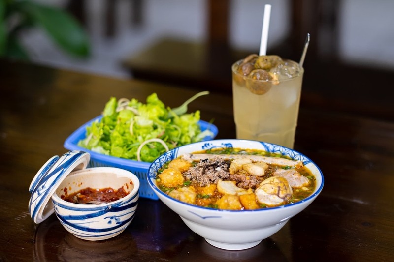 Tô bún riêu cua Hà Nội thanh đạm, hấp dẫn với riêu cua và nước dùng cà chua