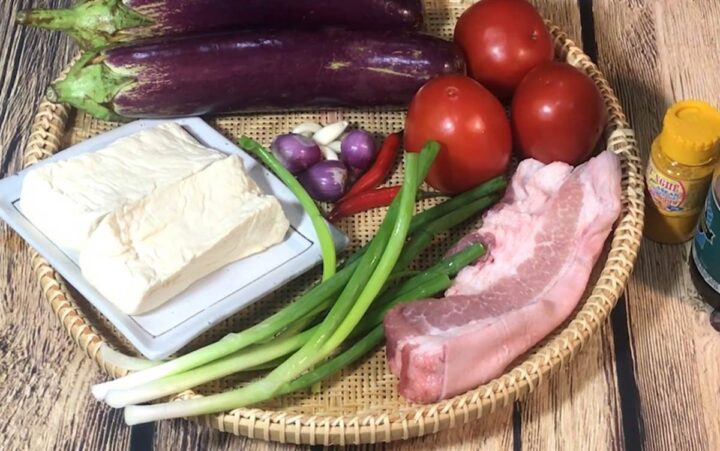 Nguyên liệu nấu canh cà tím bung đậu thịt