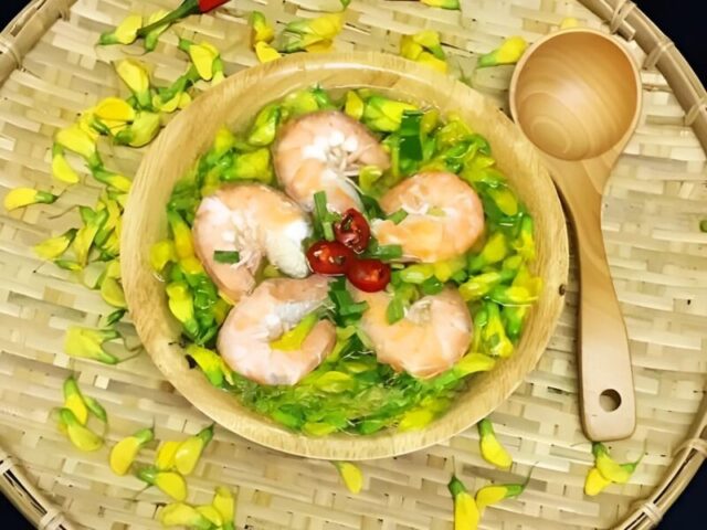 Canh chua bông điên điển nấu tôm tươi