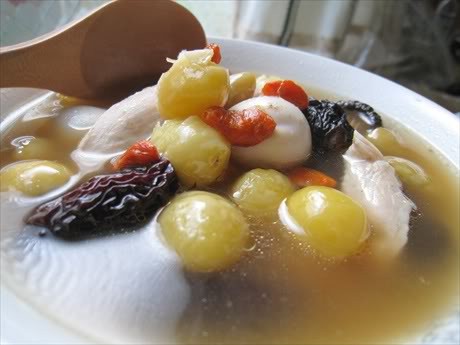 Canh gà hầm hạt sen