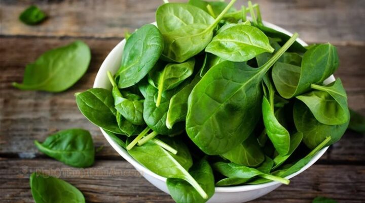 Canh viên cá nấu rau chân vịt