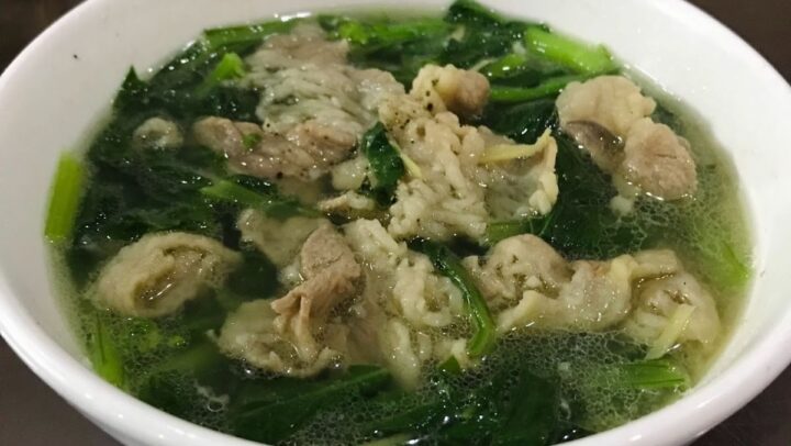 Canh cải ngồng thịt bò với màu xanh tươi mát và thịt bò đậm đà, hấp dẫn