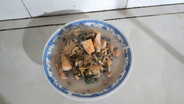 Canh chua khô cá lóc nóng hổi chuẩn vị miền Tây