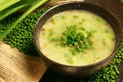 Bát cháo thịt bằm đậu xanh thơm ngon, bổ dưỡng