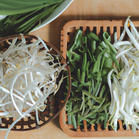 Chuẩn bị nguyên liệu để nấu canh rau tầm bóp
