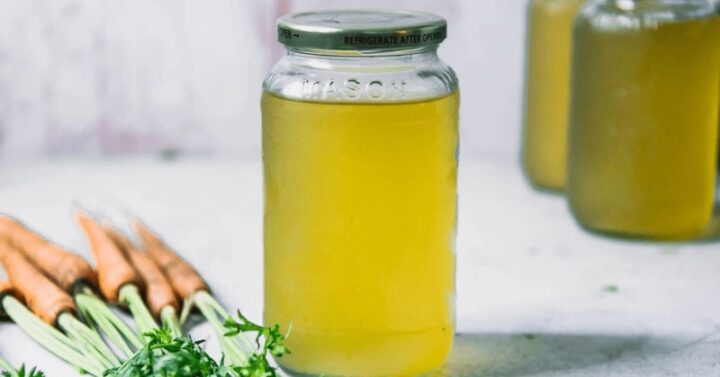 Nước dashi rau củ cung cấp nhiều vitamin và khoáng chất cần thiết cho bé 6 tháng