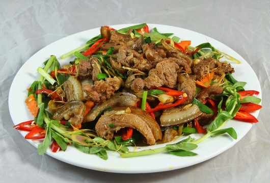 đĩa bê xào sả ớt thơm lừng, hấp dẫn, chuẩn vị truyền thống
