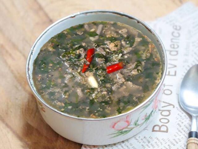 Canh lá đắng với cá rô đồng