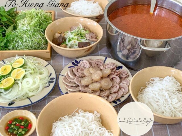Nguyên liệu tươi ngon cho món cách nấu bún bò Hà Nội đậm đà
