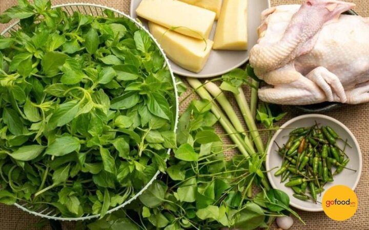 Nguyên liệu tươi ngon chuẩn bị cho món gà lá é Phú Yên