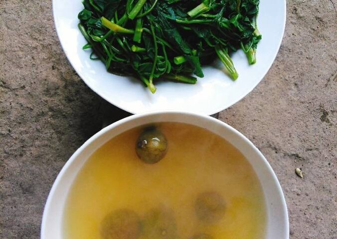 Bát canh rau muống với sấu chua thanh, giải nhiệt mùa hè