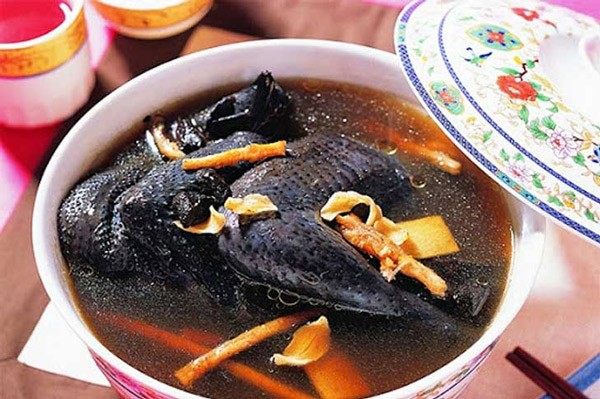 Canh đông trùng hạ thảo hầm gà ác thơm ngon bổ dưỡng