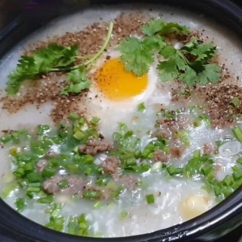 Cháo thịt bò hạt sen thành phẩm hấp dẫn