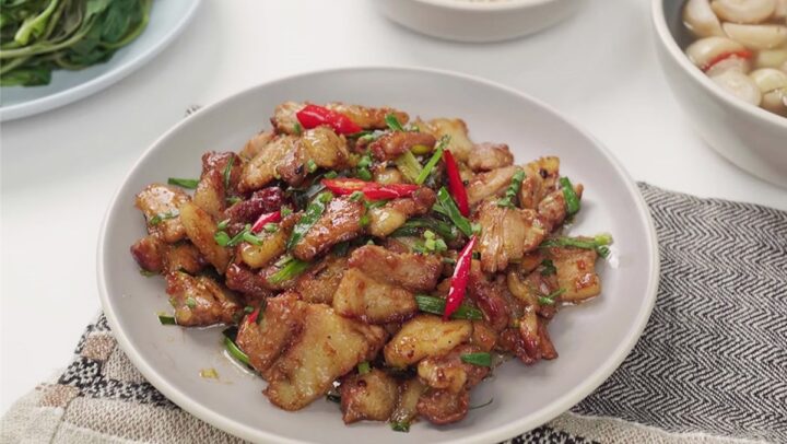 Cách nấu món thịt rang cháy cạnh chuẩn vị với thịt ba chỉ ngon