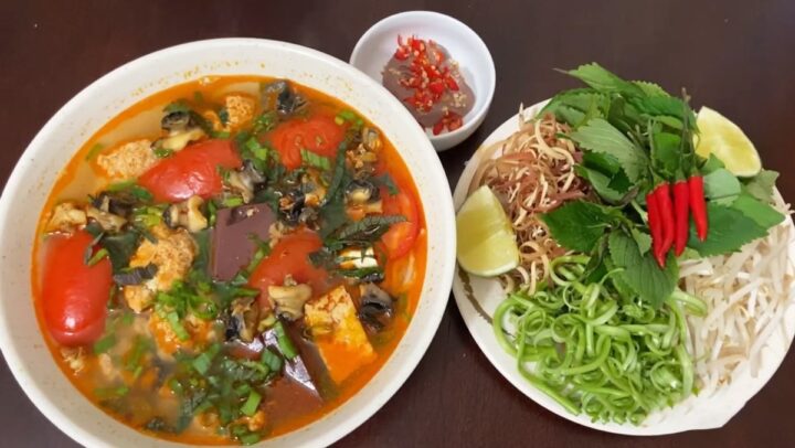 Bát bún riêu cua ốc miền Bắc thơm ngon hấp dẫn