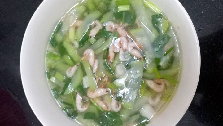 Thành phẩm canh bầu nấu tép thơm ngon, thanh mát